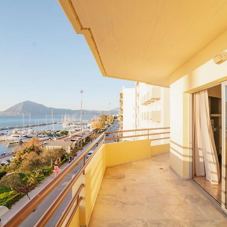 Sea Front Luxury Apartment パトラ エクステリア 写真