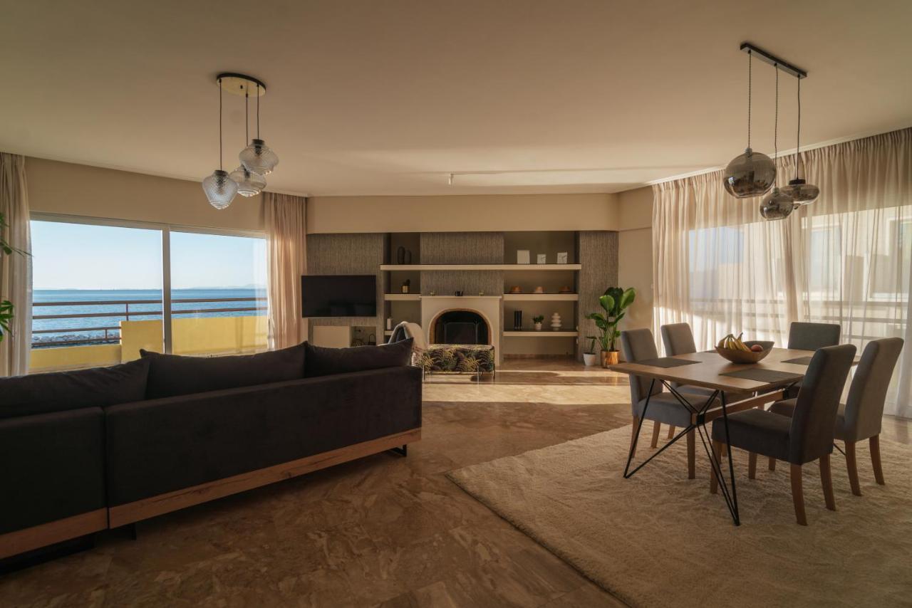 Sea Front Luxury Apartment パトラ エクステリア 写真