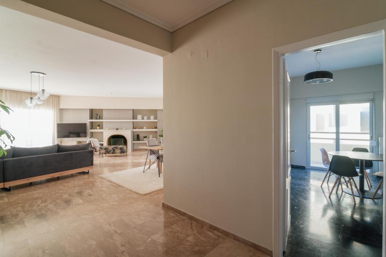 Sea Front Luxury Apartment パトラ エクステリア 写真