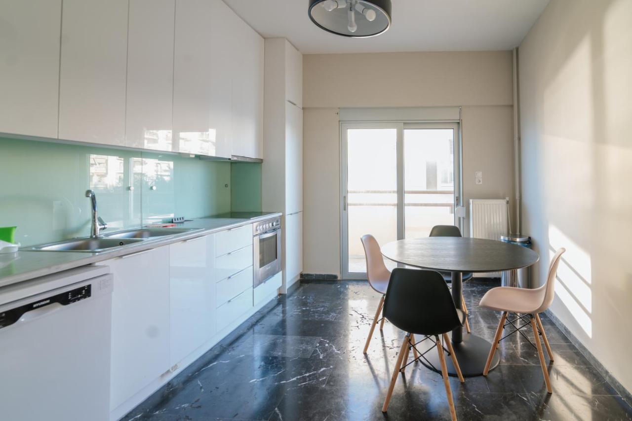 Sea Front Luxury Apartment パトラ エクステリア 写真
